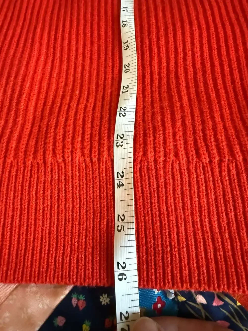 JW Anderson x Uniqlo Red Ribbed Crewneck Sweater Size M